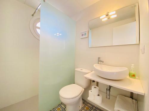 Baño con ducha.